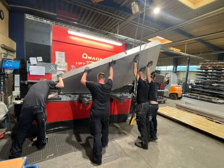 Blechbearbeitung CNC Abkantpresse HRB 2204L 011d