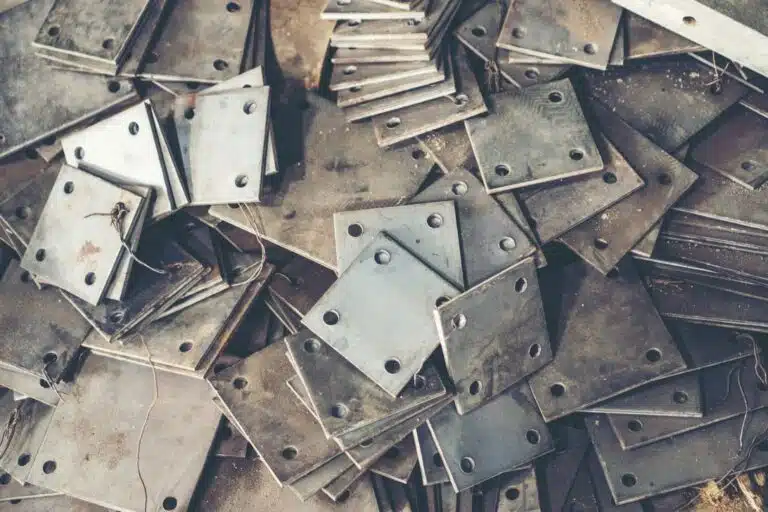 Stahl- & Edelstahlkonstruktionen | KO-MET Metalltechnik Flensburg 10 Stahlbau-bolts-stacked-together-in-a-shop-2025-03-24-14-51-26-utc