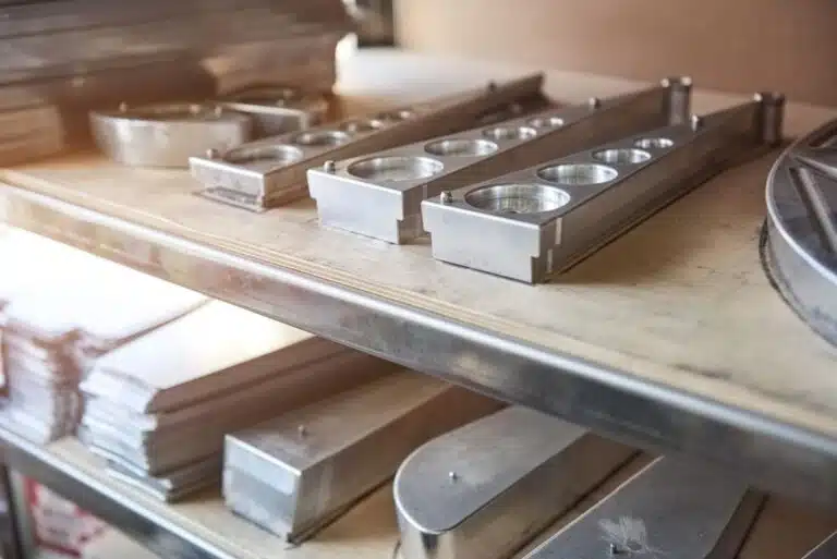 Stahl- & Edelstahlkonstruktionen | KO-MET Metalltechnik Flensburg 17 Stahlbau-stainless-steel-parts-on-shelf-2024-09-17-19-59-25-utc