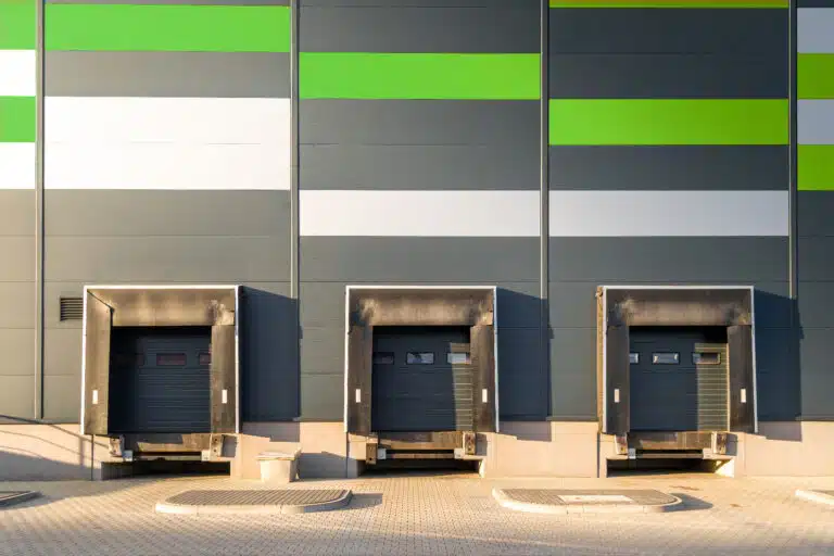 Ko-MET Industrietechnik - Wartung & Instandhaltung von Industrieanlagen 6 Cargo loading dock doors of big warehouse building, outdoor